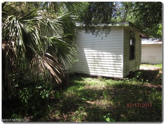 415 Duray Street Jacksonville, FL 32208 - Photo 4 of 25 a view of a backyard