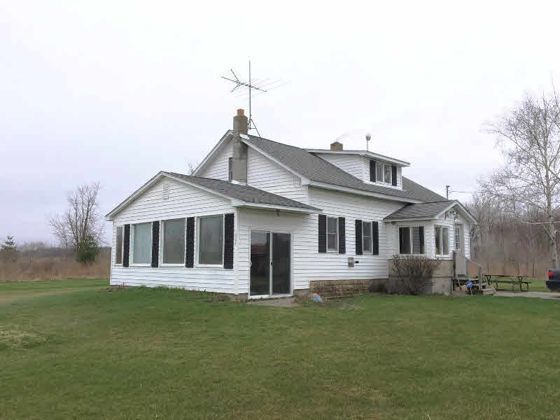 1224 West Neuman Road Pinconning, MI 48650 - Photo 1 of 12
