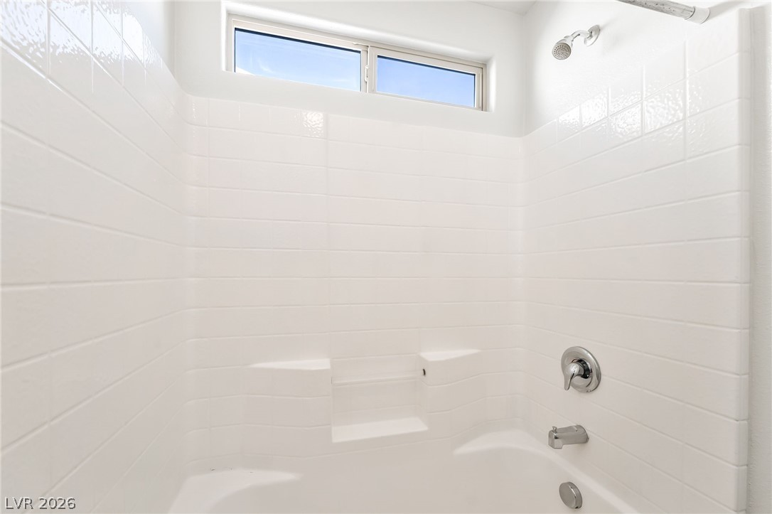 33 Jasmine Point Street Henderson, NV 89074 - Photo 27 of 36 Full bathroom featuring shower / washtub combination