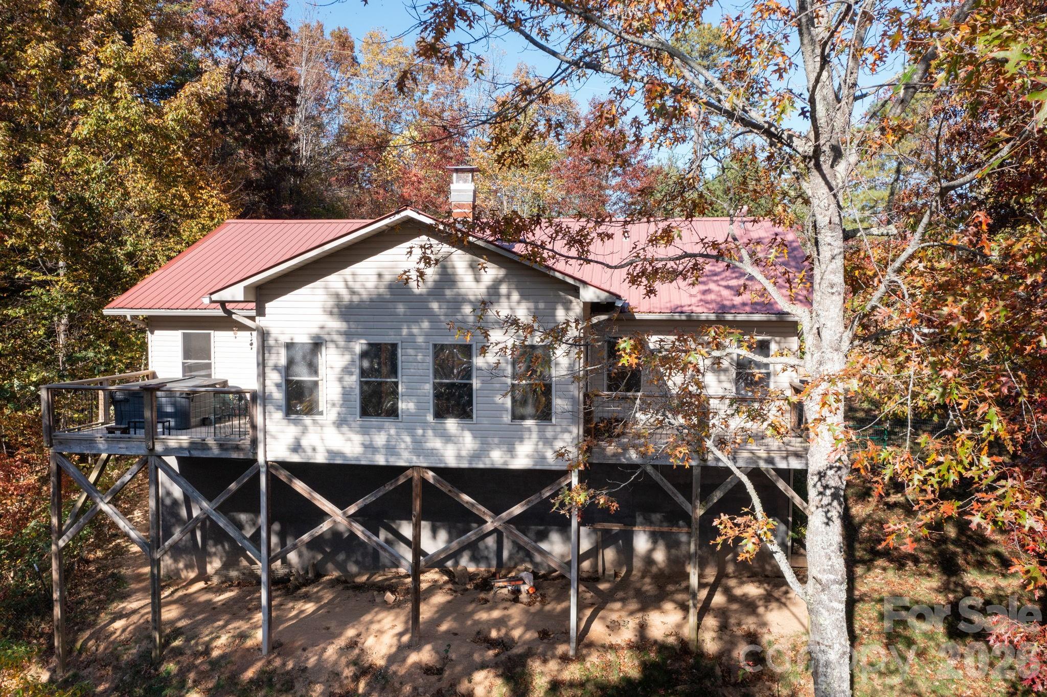 22 Faholoa Ridge Road Black Mountain, NC 28711 - Photo 4 of 47 a backyard of a house with table and chairs