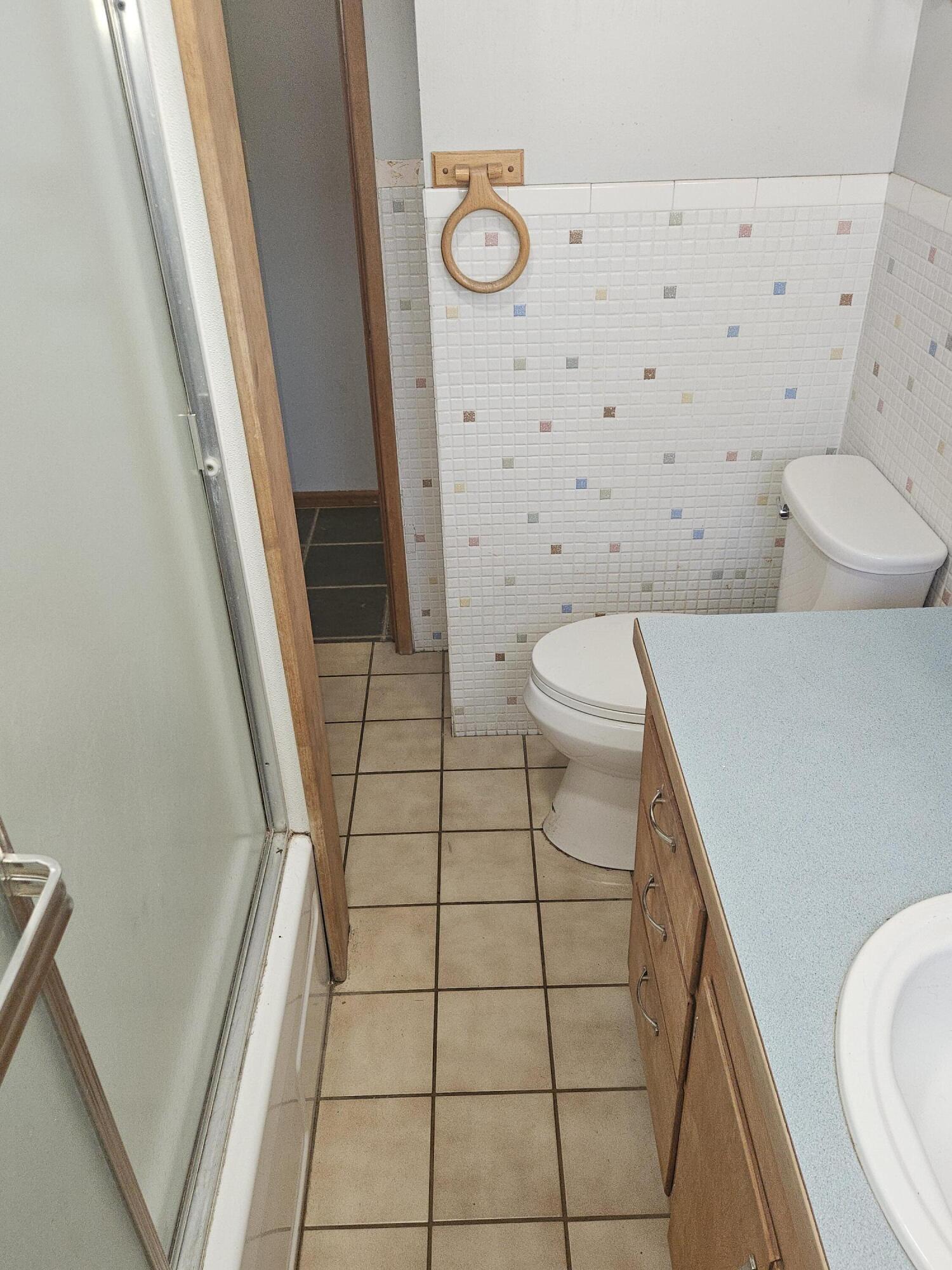 7649 Booth Road Klamath Falls, OR 97603 - Photo 7 of 21 7. Bathroom 1