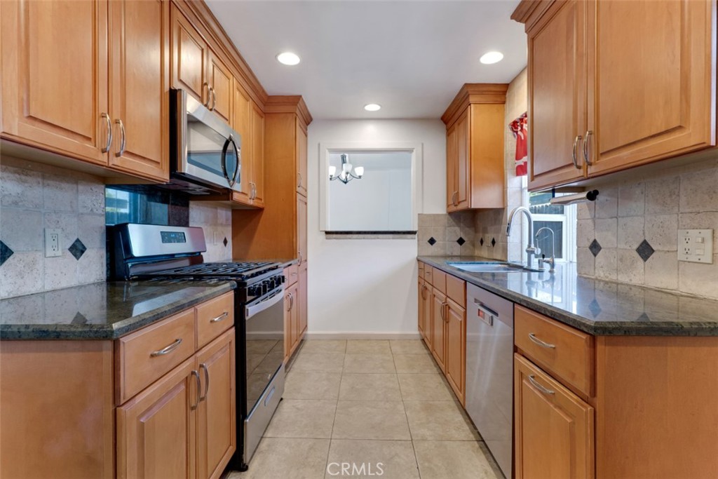 18027 Hatton Street Reseda, CA 91335 - Photo 14 of 50