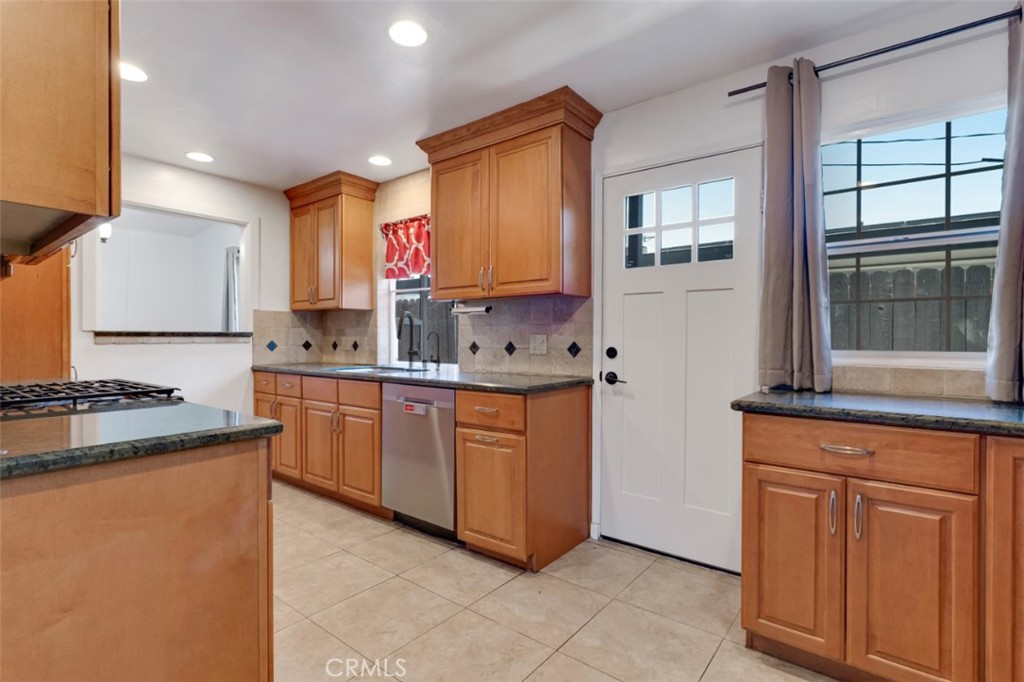 18027 Hatton Street Reseda, CA 91335 - Photo 15 of 50
