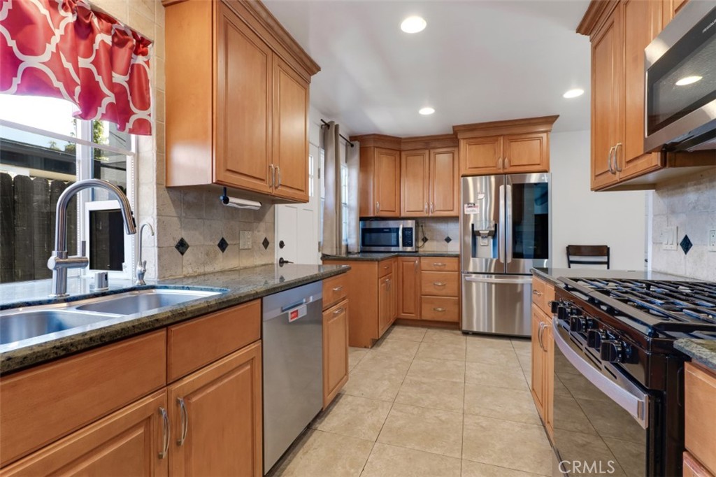 18027 Hatton Street Reseda, CA 91335 - Photo 16 of 50