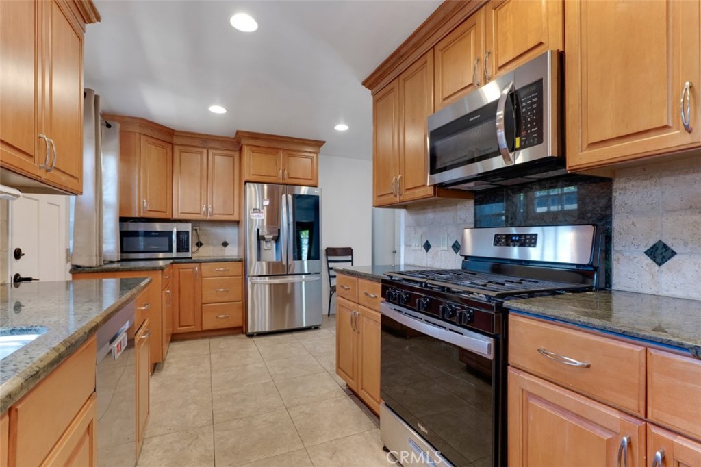18027 Hatton Street Reseda, CA 91335 - Photo 17 of 50