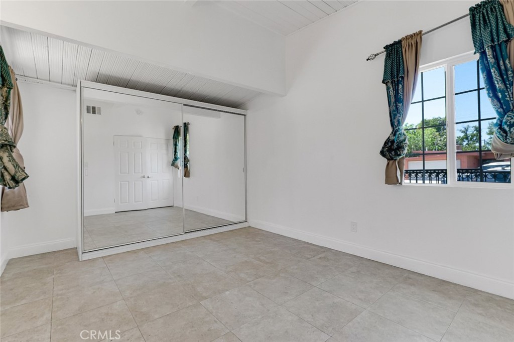 18027 Hatton Street Reseda, CA 91335 - Photo 24 of 50