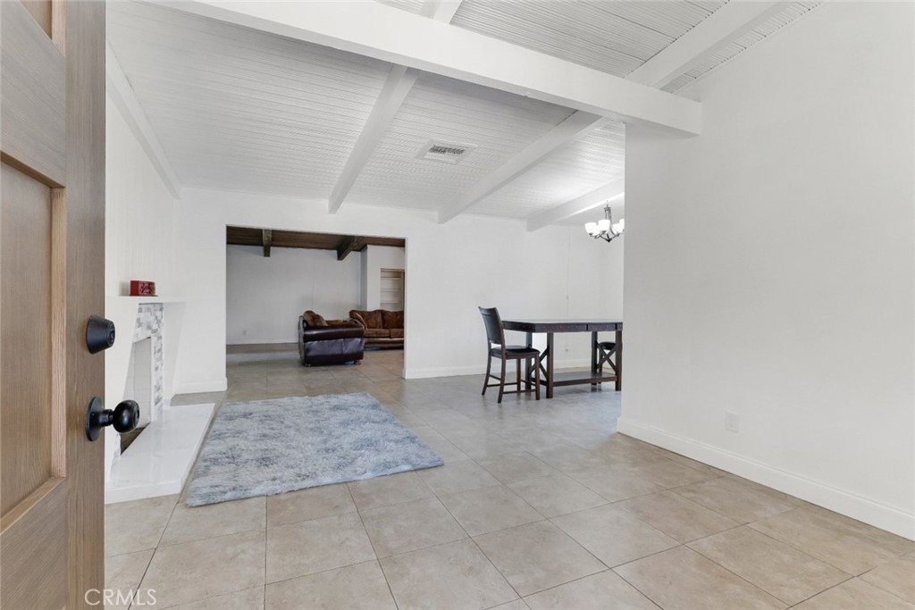 18027 Hatton Street Reseda, CA 91335 - Photo 4 of 50