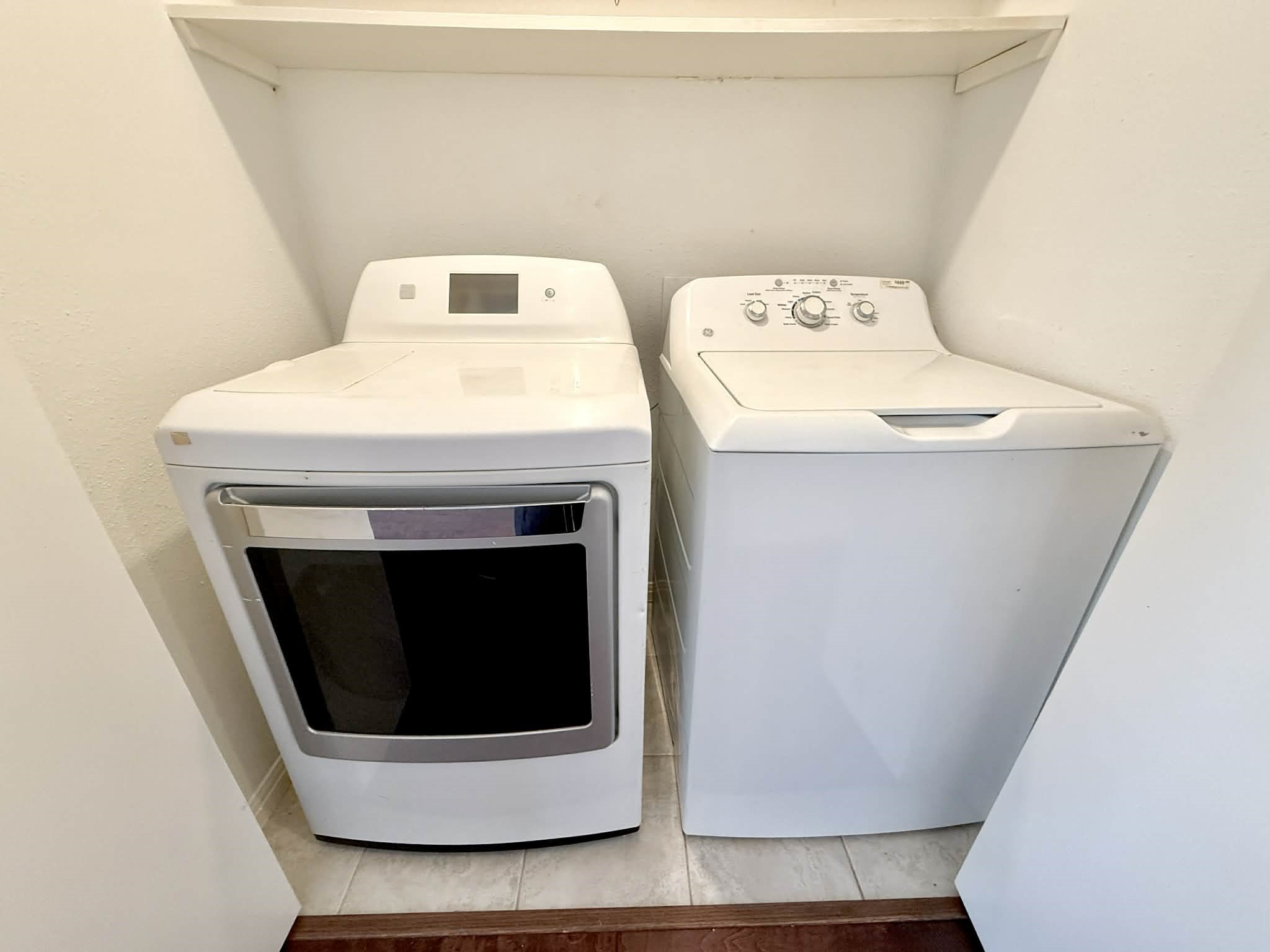 12100 Overbrook Lane, Unit 17D Houston, TX 77077 - Photo 17 of 22 a utility room with dryer and washer