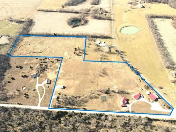 $530,000 | 1106 Southwest County Road, Holden, MO 64040
