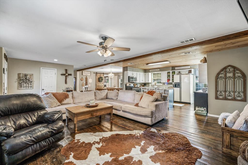 204 Southridge Road Edgewood, TX 75117 - Photo 8 of 36