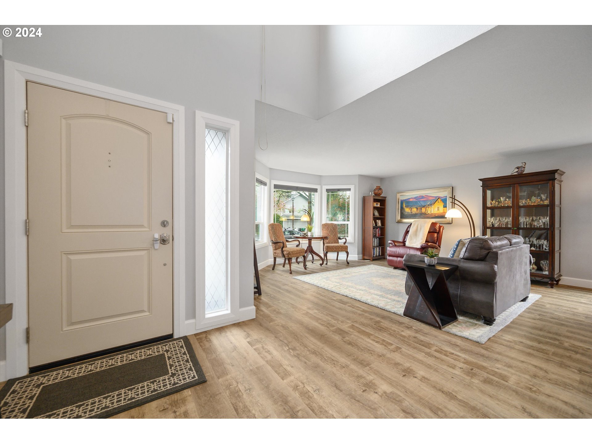 5758 Southwest Calusa Loop Tualatin, OR 97062 - Photo 2 of 28 Gallery Image 2