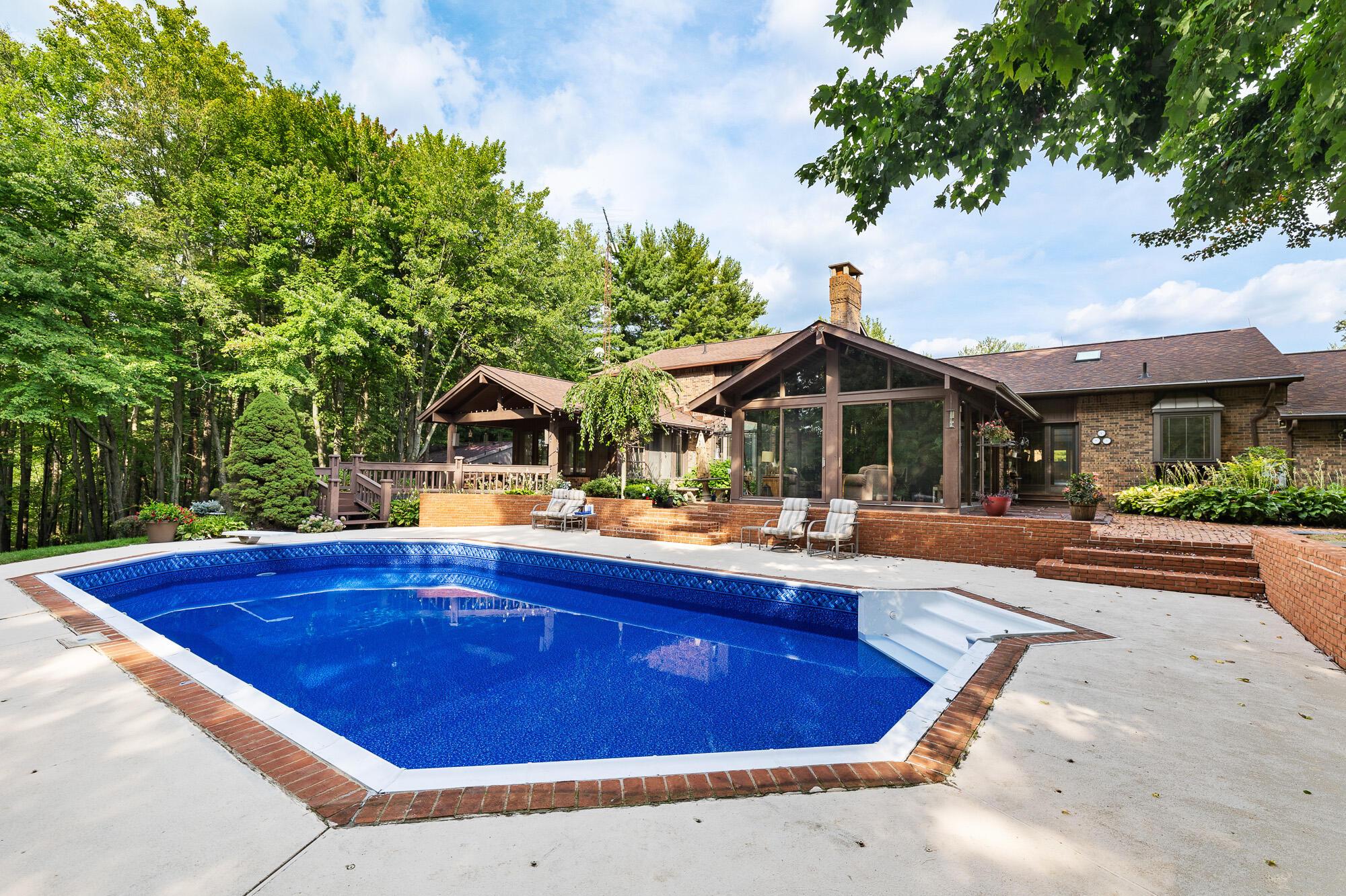 583 Wiles Road Mansfield, OH 44903 - Photo 26 of 39 ext-pool-2