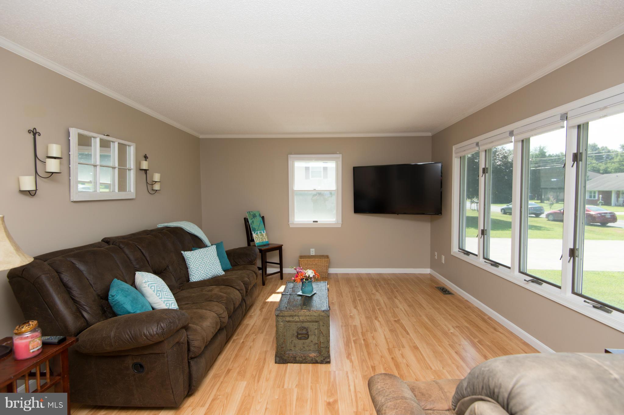 5519 Bonnie Brook Road Cambridge, MD 21613 - Photo 3 of 27 Living Room