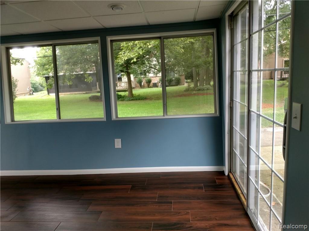28241 Quail Hollow Road Farmington Hills, MI 48331 - Photo 7 of 21