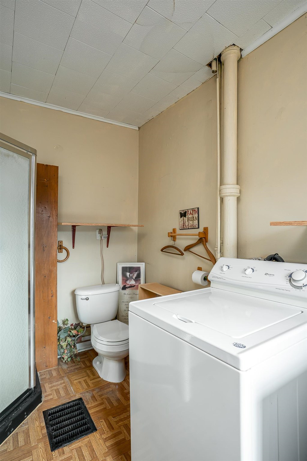 3527 Rockingham Road Davenport, IA 52802 - Photo 9 of 17 Gallery Image 9