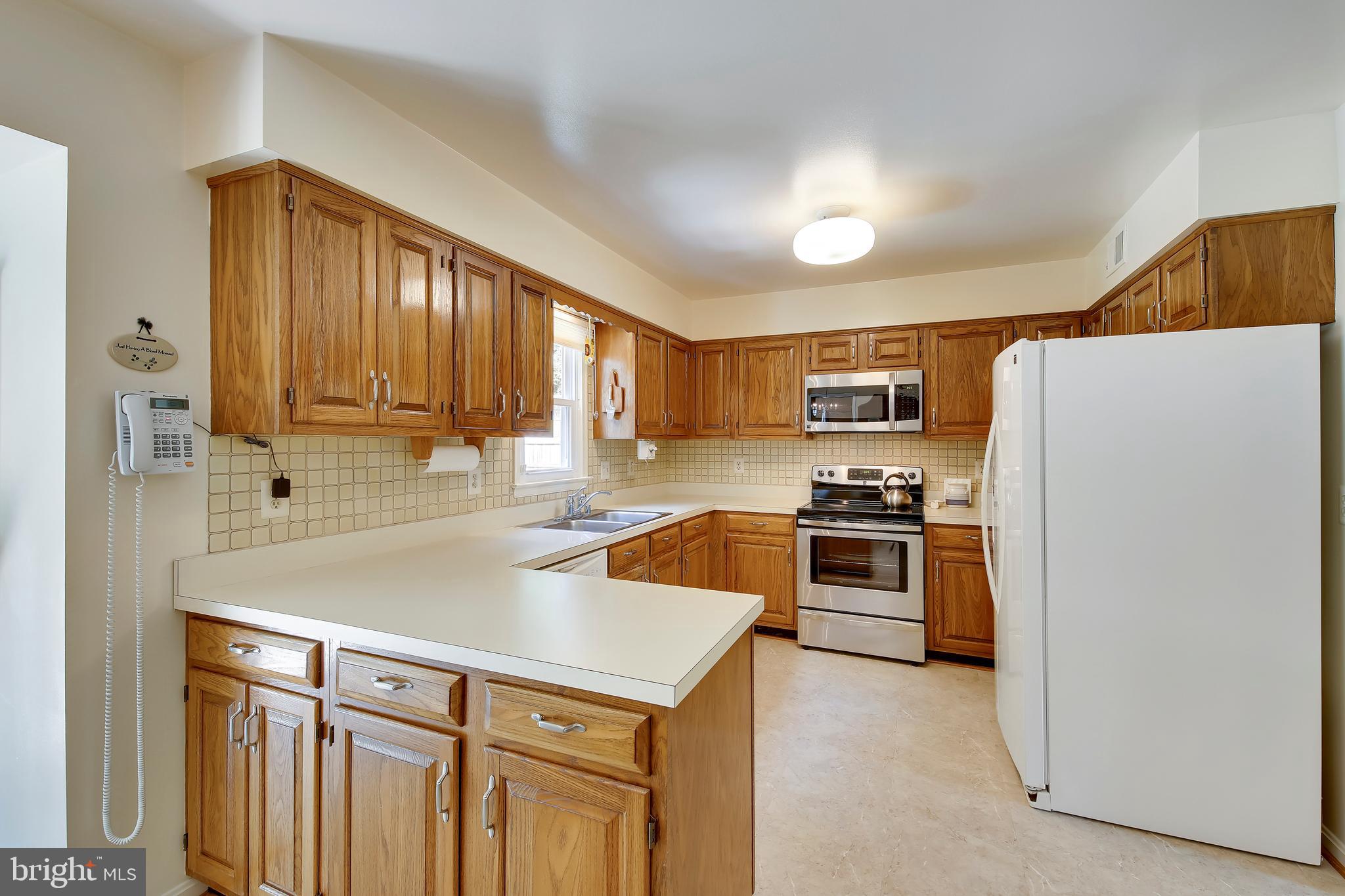 2316 Holly Spring Drive Silver Spring, MD 20905 - Photo 6 of 28