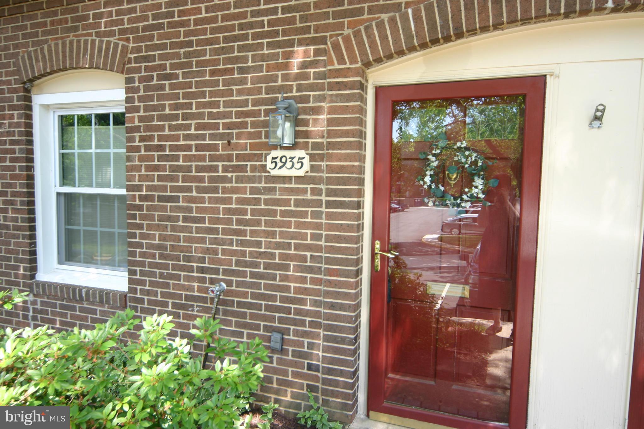 5935 Minutemen Road, Unit 253 Springfield, VA 22152 - Photo 3 of 24 Exterior (Front)