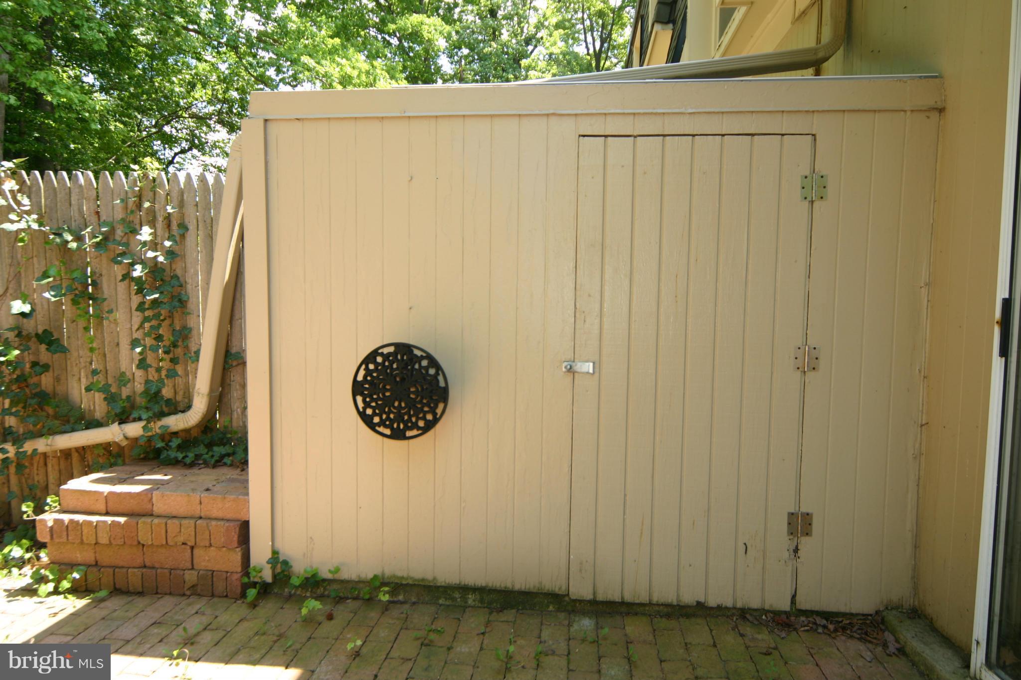 5935 Minutemen Road, Unit 253 Springfield, VA 22152 - Photo 23 of 24 Exterior (Rear)