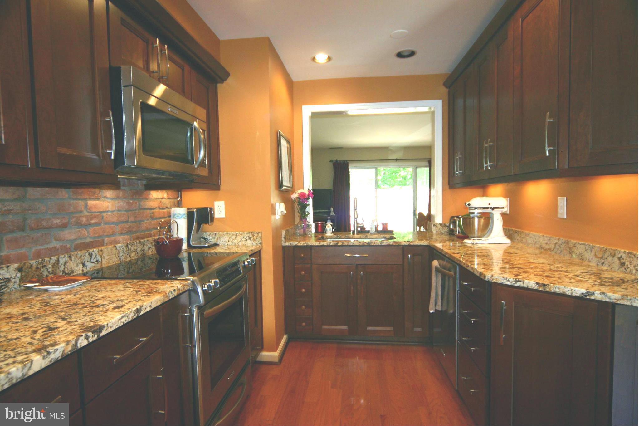 5935 Minutemen Road, Unit 253 Springfield, VA 22152 - Photo 5 of 24 Kitchen