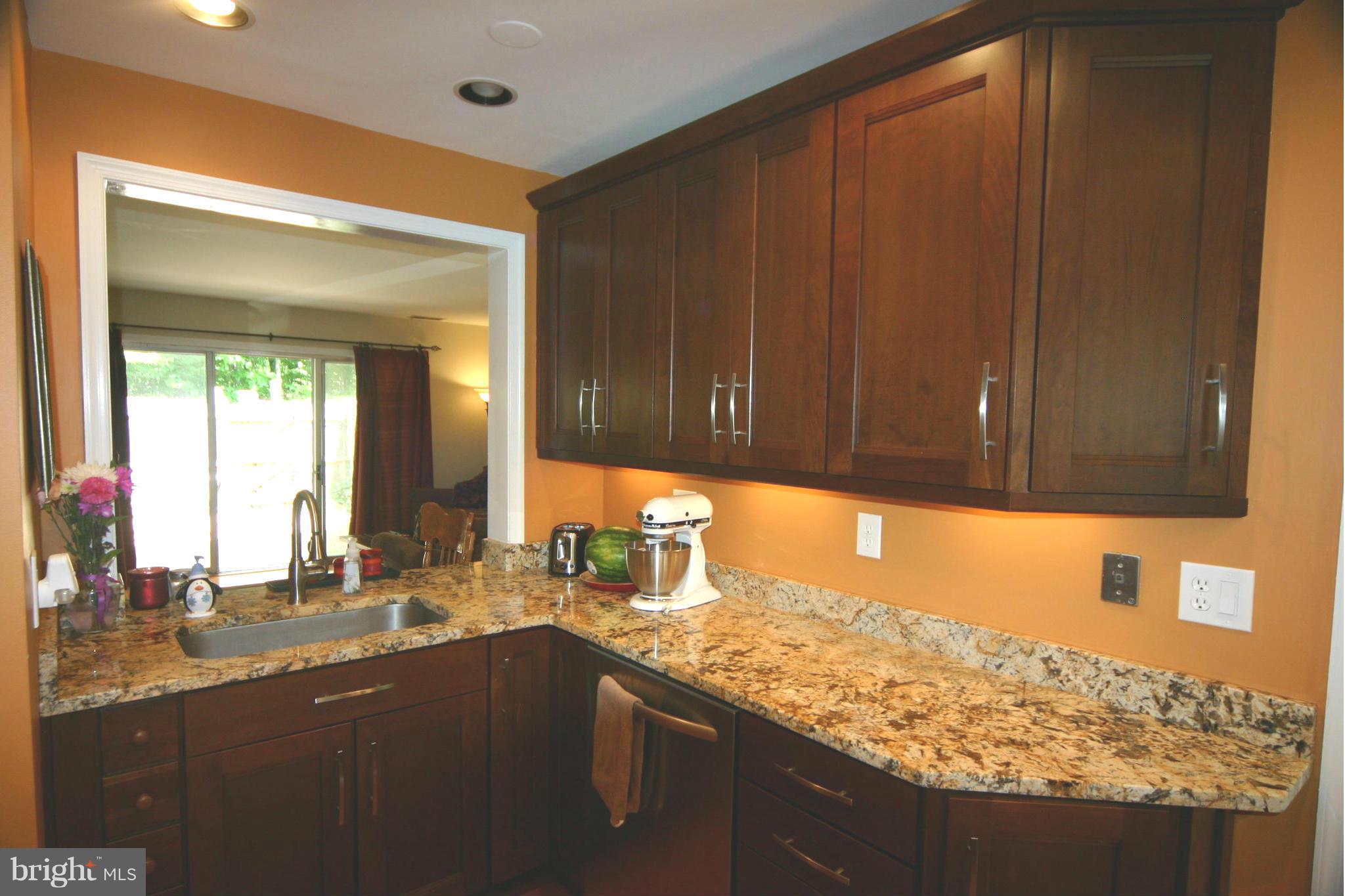 5935 Minutemen Road, Unit 253 Springfield, VA 22152 - Photo 6 of 24 Kitchen