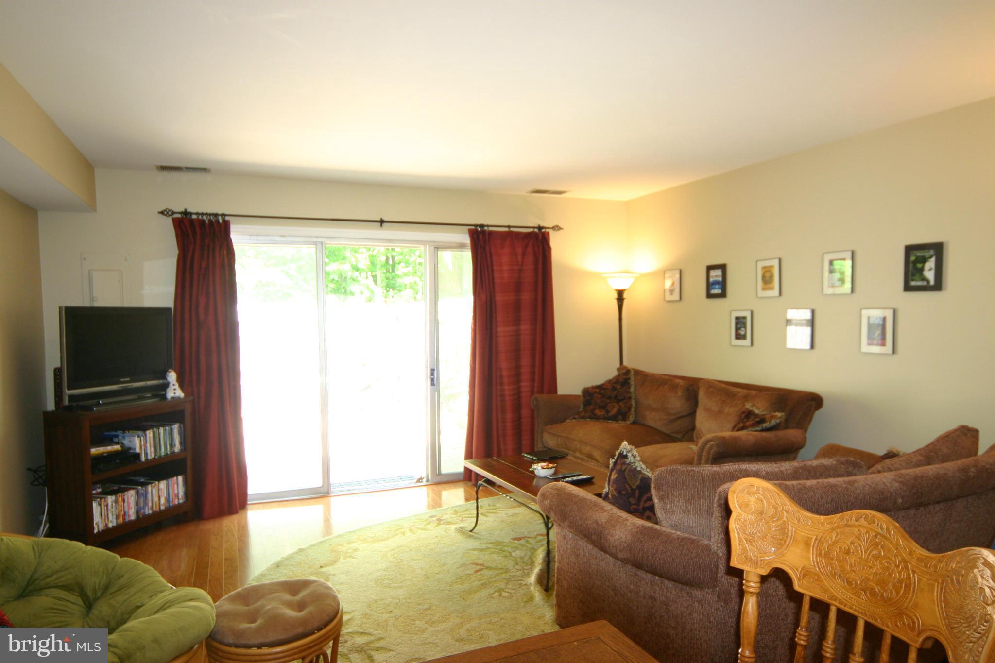 5935 Minutemen Road, Unit 253 Springfield, VA 22152 - Photo 10 of 24 Living Room