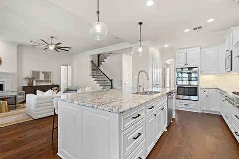 $850,000 | 205 Waterside Drive, Argyle, TX 76226