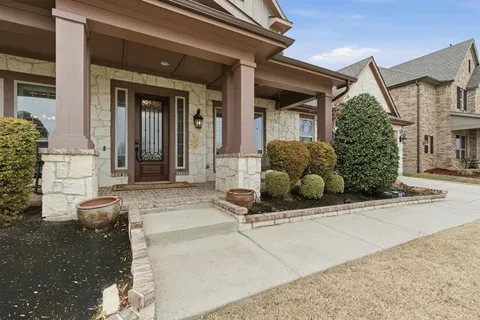 $850,000 | 205 Waterside Drive, Argyle, TX 76226