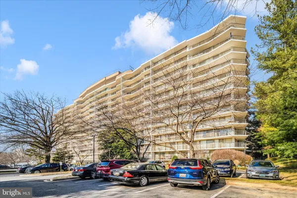 $200,000 | 3333 University Boulevard West, Unit 409, Kensington, MD 20895