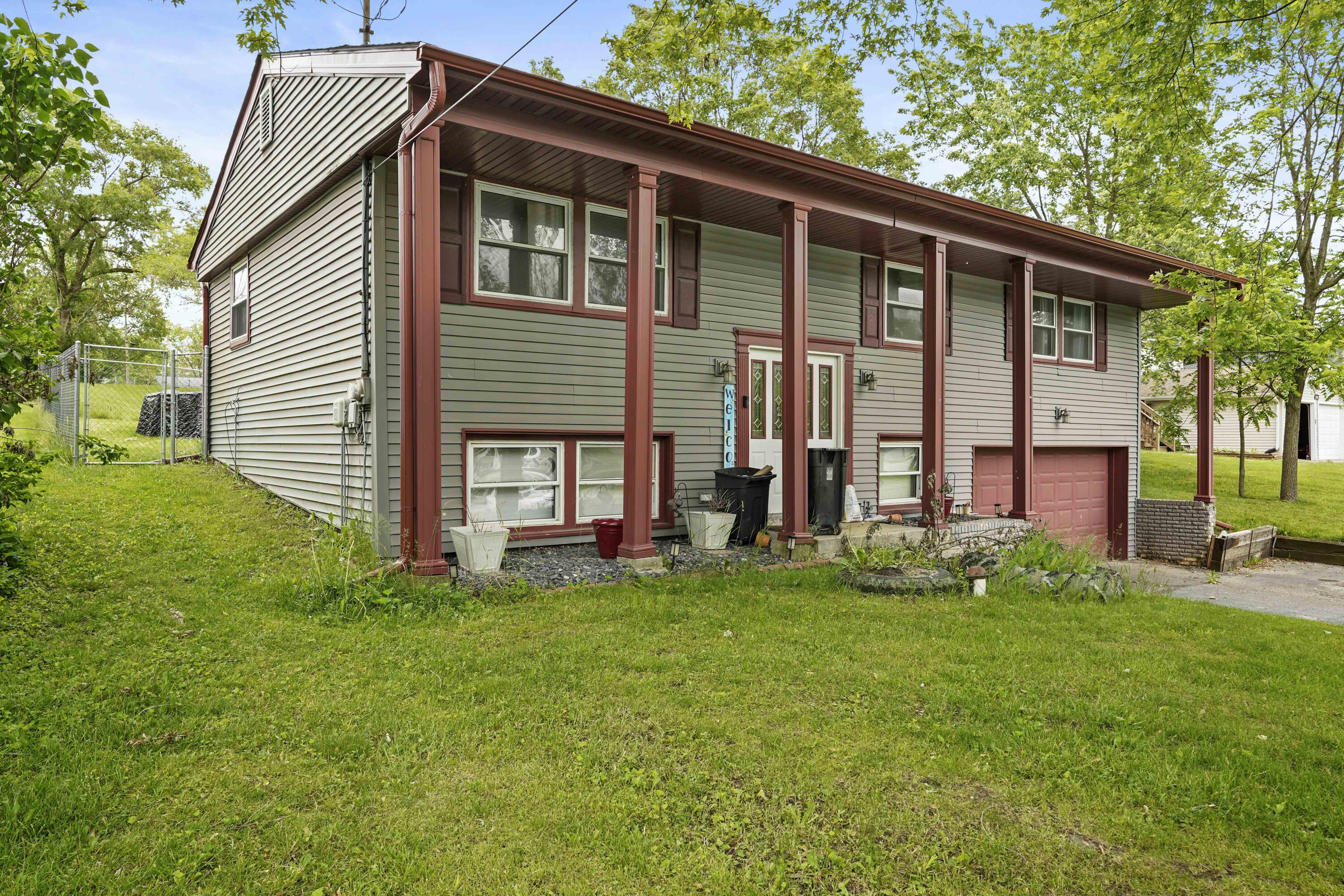 10619 Porter Street Crown Point, IN 46307 - Photo 3 of 23 3000x2000