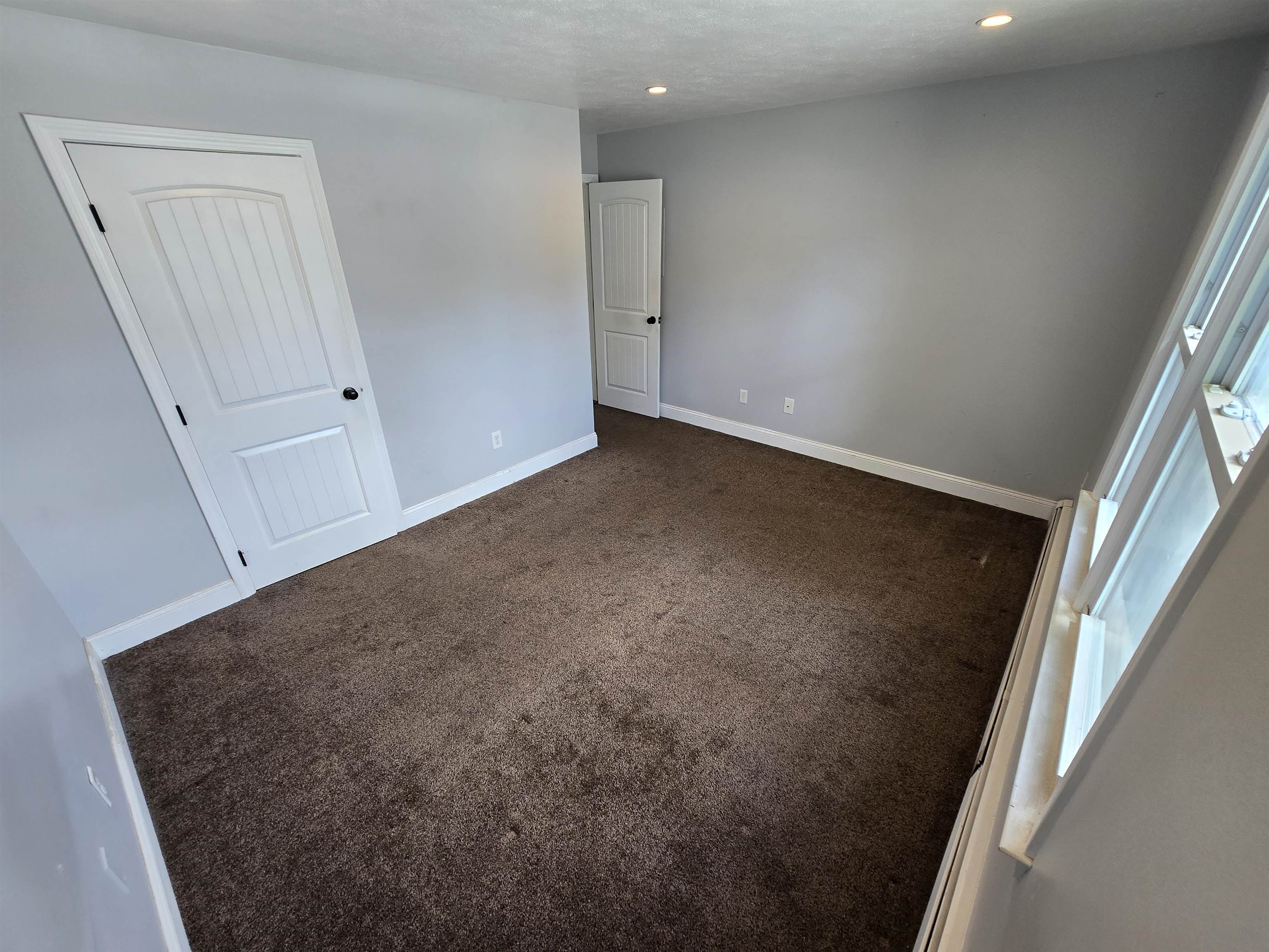25 West Rosedale Avenue Manchester, NH 03103 - Photo 10 of 15