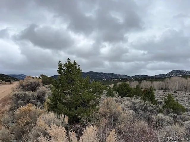 a view of a lake with houses in back