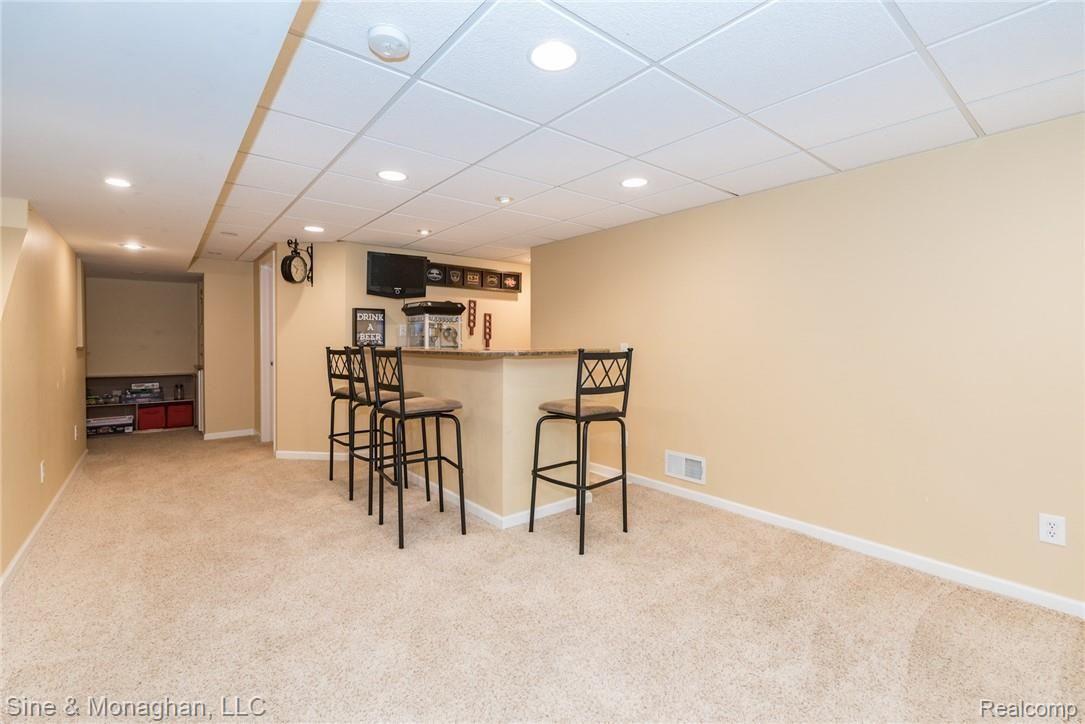3120 Villanova Circle Rochester, MI 48307 - Photo 23 of 29 Bar detail