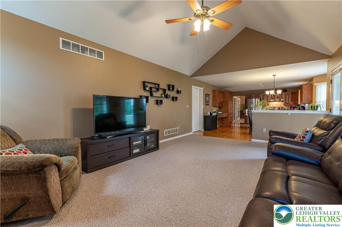 4035 Ross Road Bethlehem, PA 18020 - Photo 22 of 53