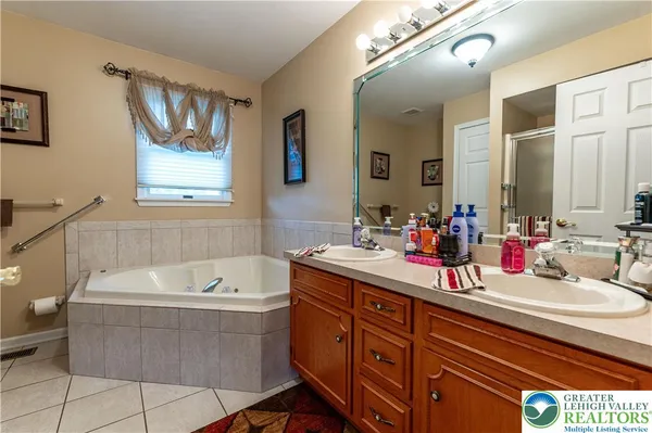 $639,900 | 4035 Ross Road, Bethlehem, PA 18020