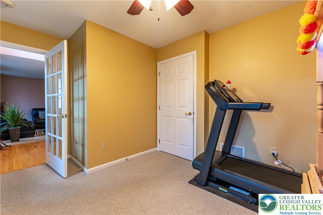 4035 Ross Road Bethlehem, PA 18020 - Photo 5 of 53