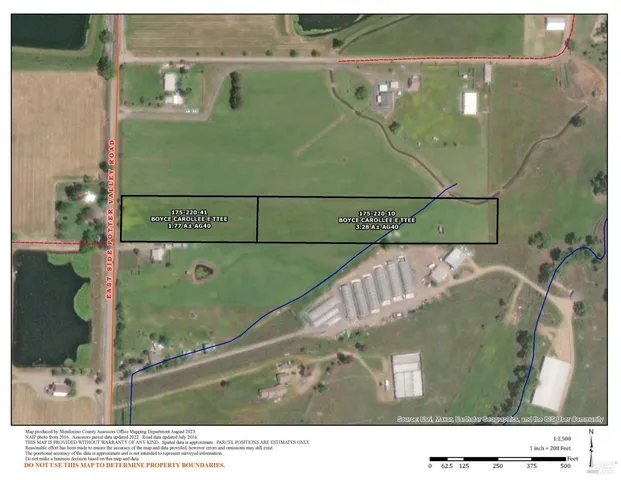 a black and white photo of a tennis court