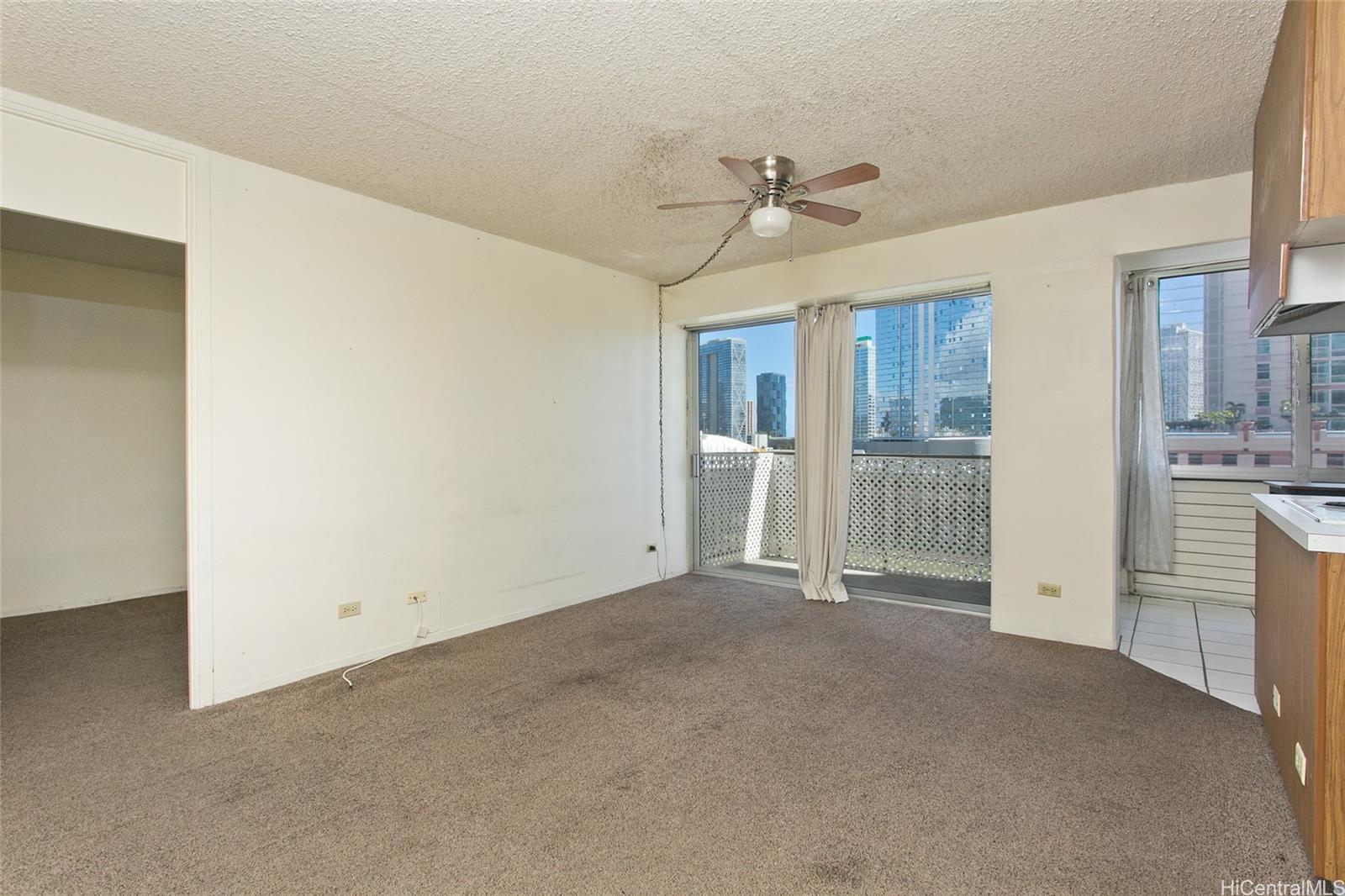 818 South King Street, Unit 907 Honolulu, HI 96813 - Photo 4 of 16 a view of an empty room with a window