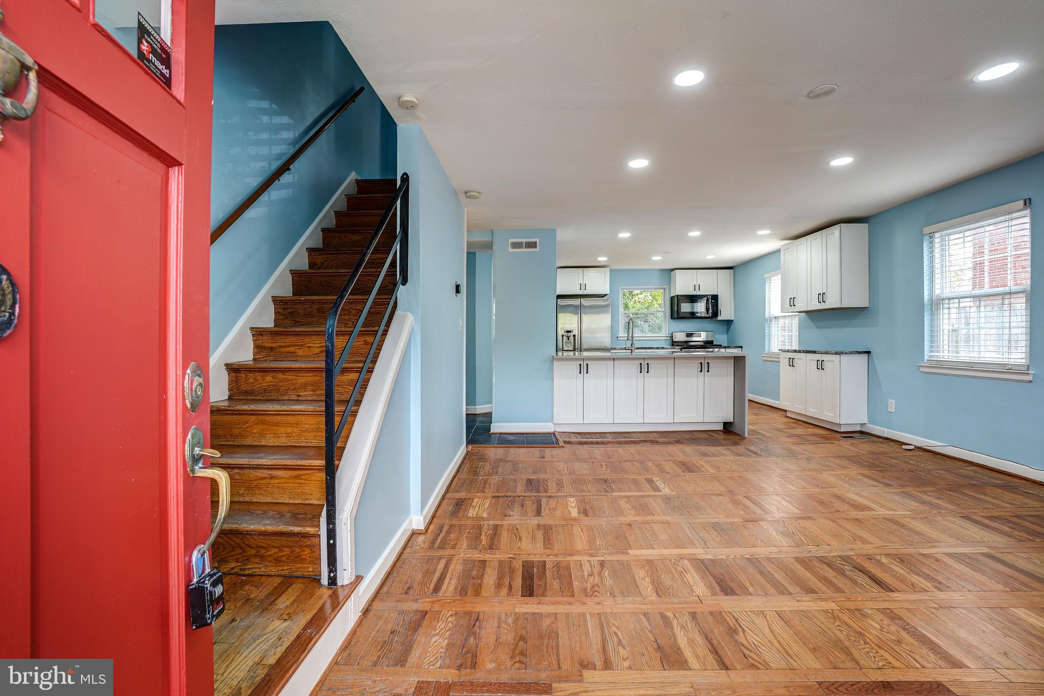 849 South Glebe Road Arlington, VA 22204 - Photo 4 of 38 Open concept main level with recessed lighting