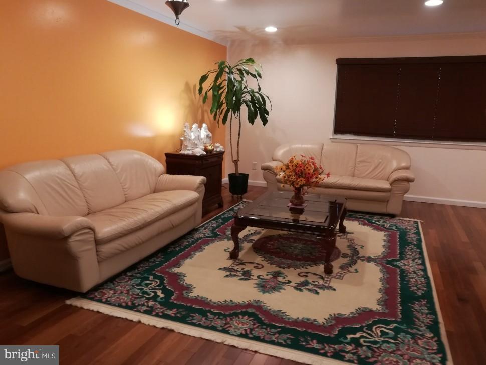706 Whitaker Terrace Silver Spring, MD 20901 - Photo 6 of 27 Living Room