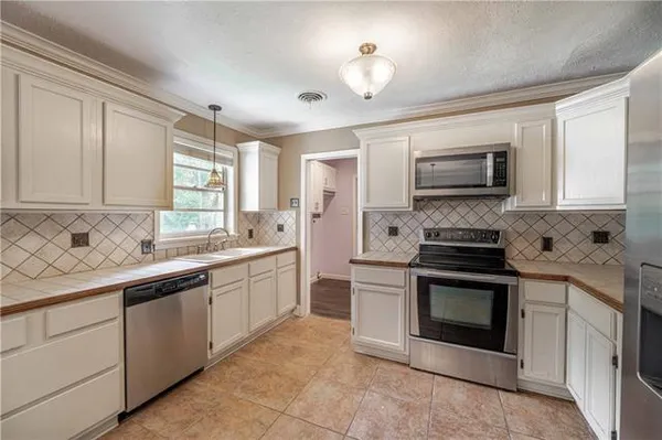 $229,900 | 201 Hembling Drive, Pineville, LA 71360