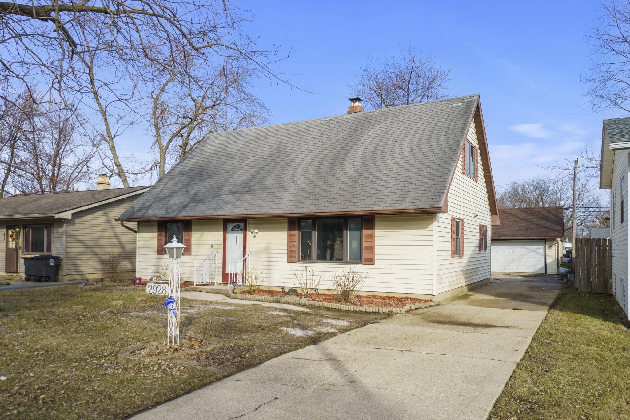 2928 Hobson Road Fort Wayne, IN 46805 - Photo 3 of 34