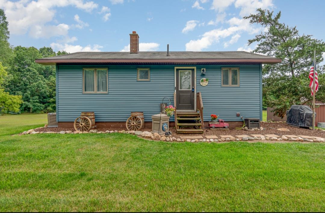 9409 West North County Line Road Shepherd, MI 48883 - Photo 2 of 25