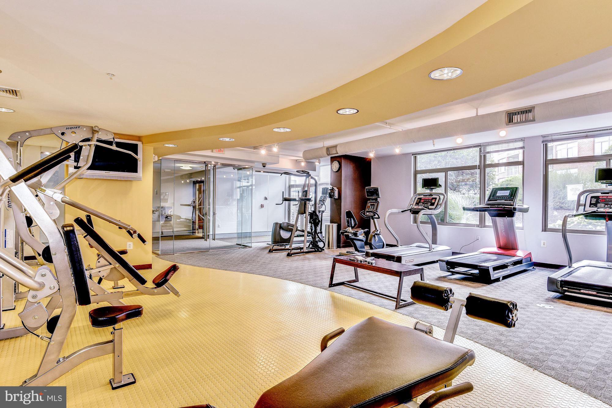 3600 South Glebe Road, Unit 434W Arlington, VA 22202 - Photo 34 of 36 a living room with furniture pool table and a window