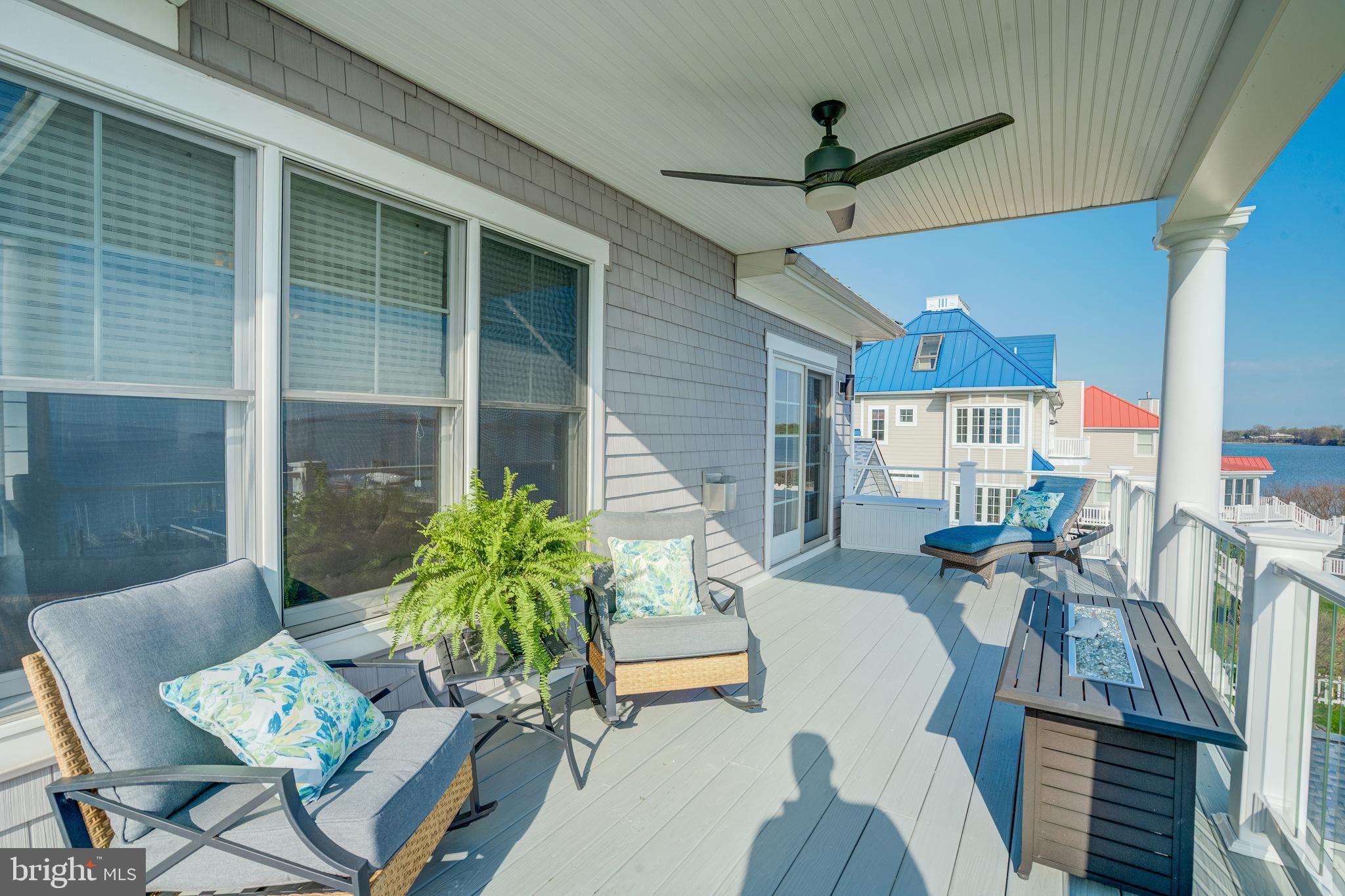 2811 Bay Drive Sparrows Point, MD 21219 - Photo 7 of 66 a view of a livingroom with furniture and a potted plant