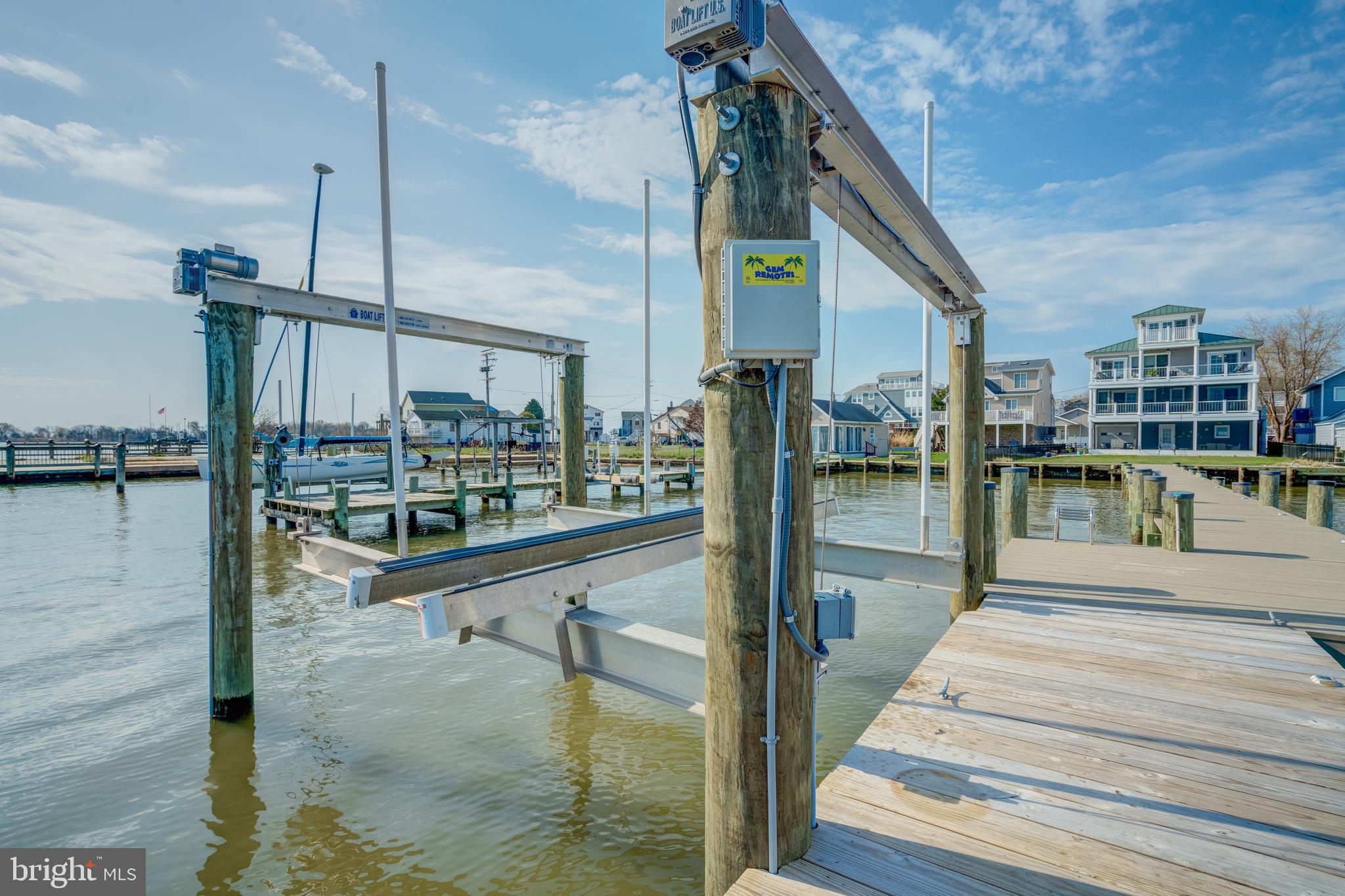 2811 Bay Drive Sparrows Point, MD 21219 - Photo 38 of 66 16,000 lb NEW Boat Lift