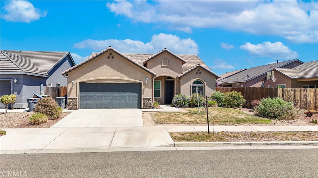 453 Glendon Place Merced, CA 95348 - Photo 40 of 40 a front view of a house with a yard