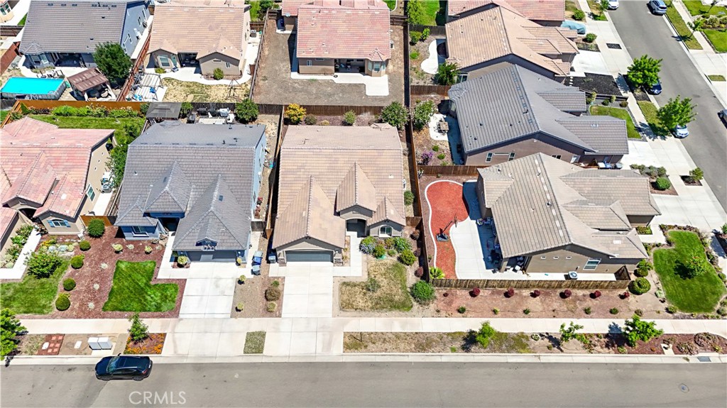 453 Glendon Place Merced, CA 95348 - Photo 4 of 40 an aerial view of multiple houses