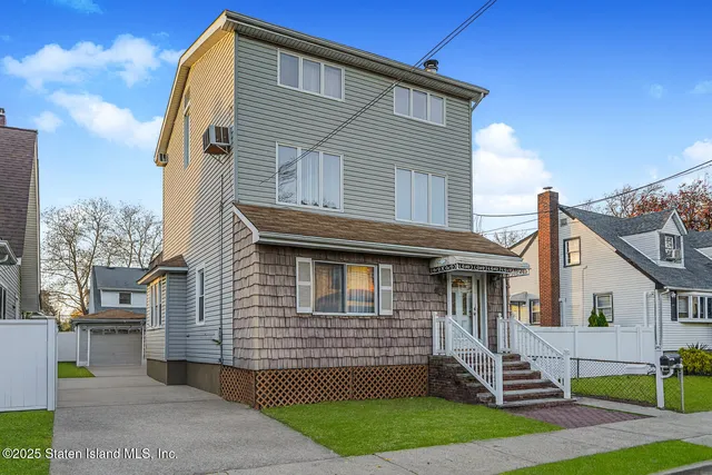 $799,999 | 212 Demorest Avenue | Westerleigh