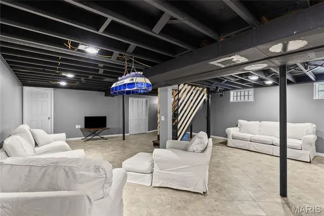 $194,000 | 1365 Yaqui Drive, Florissant, MO 63031