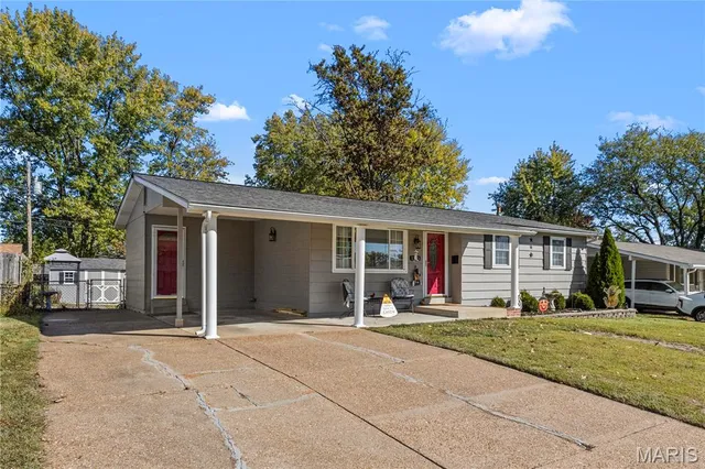 $194,000 | 1365 Yaqui Drive, Florissant, MO 63031